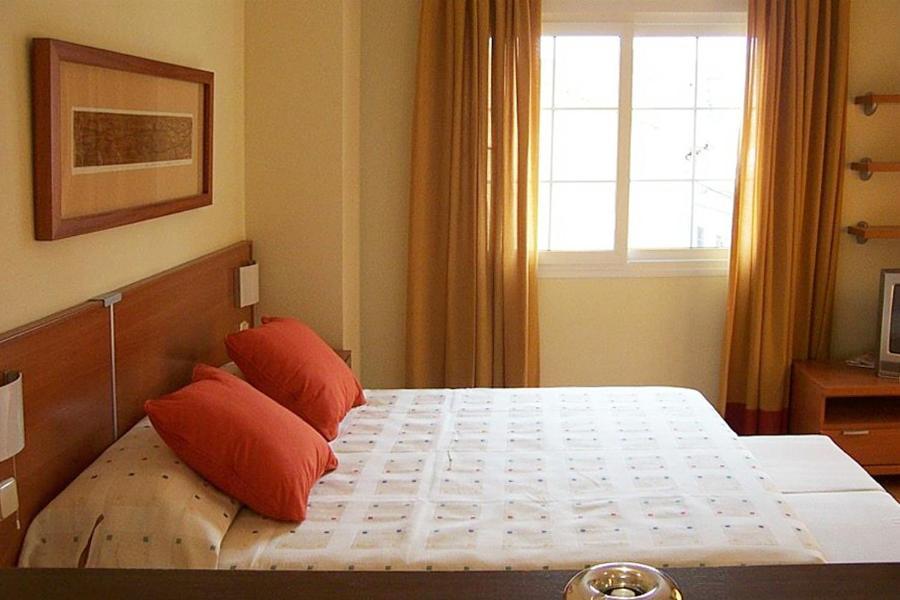 Apartahotel Alcala Centro Alcalá de Henares Quarto foto