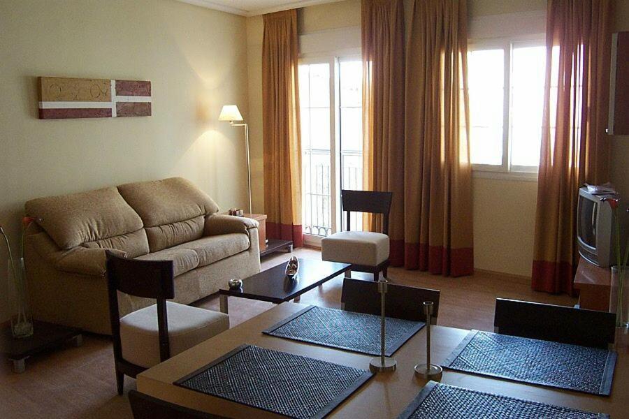 Apartahotel Alcala Centro Alcalá de Henares Quarto foto