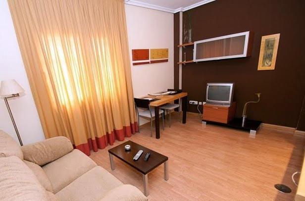 Apartahotel Alcala Centro Alcalá de Henares Quarto foto